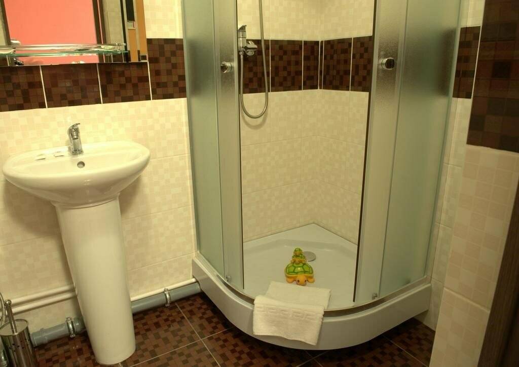 Фотографии номера Трехместный номер «Комфорт» в Гостинице Камелот Псков