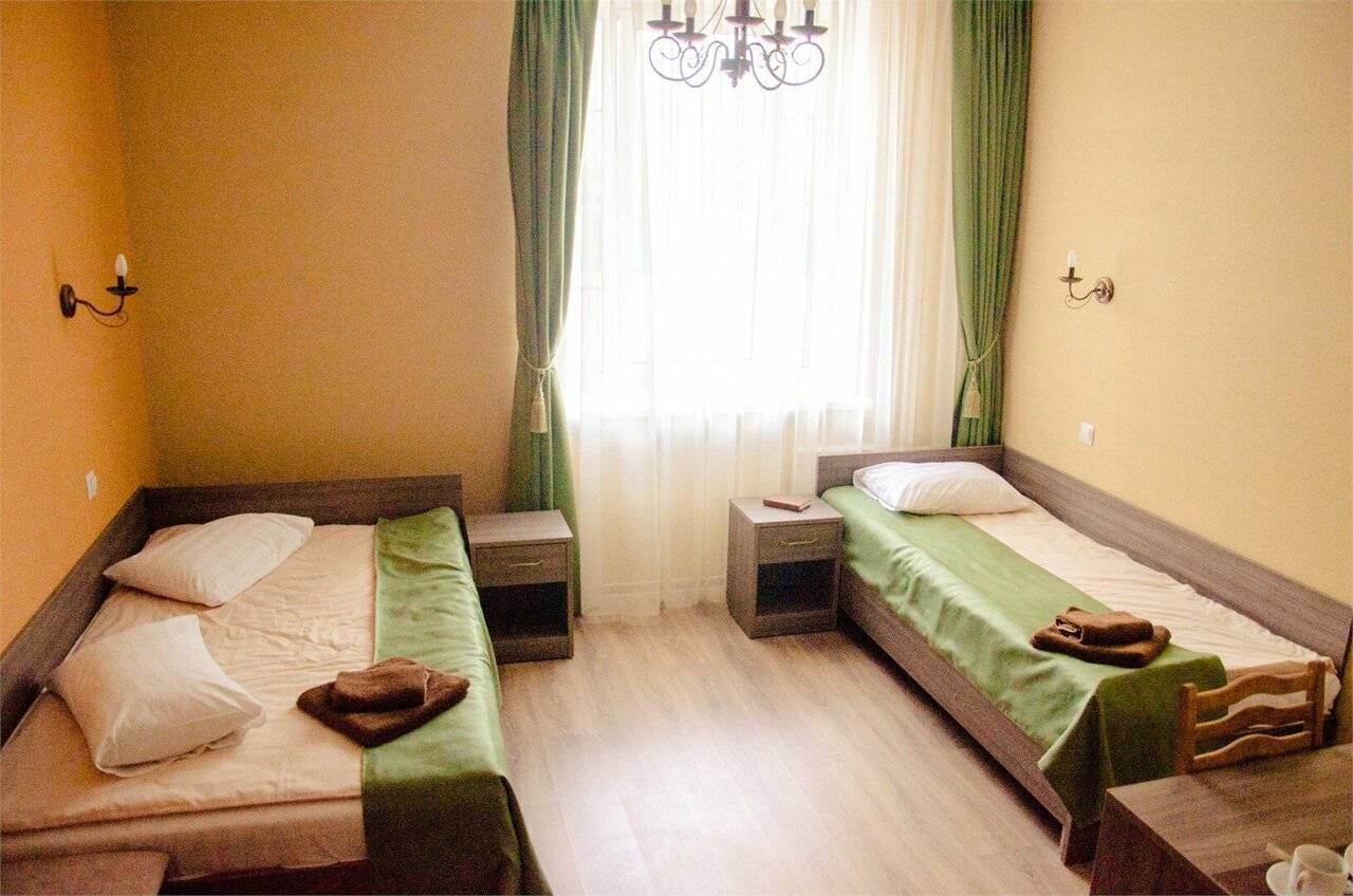 Фотографии номера Двухместный номер с 2 отдельными кроватями в Гостинице Камелот Псков