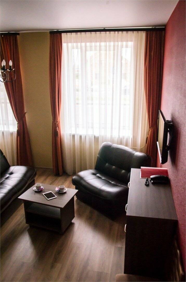 Фотографии номера Двухместный номер с 1 кроватью или 2 отдельными кроватями в Гостинице Камелот Псков